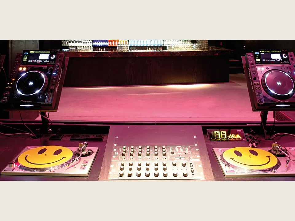 Turntables instrument