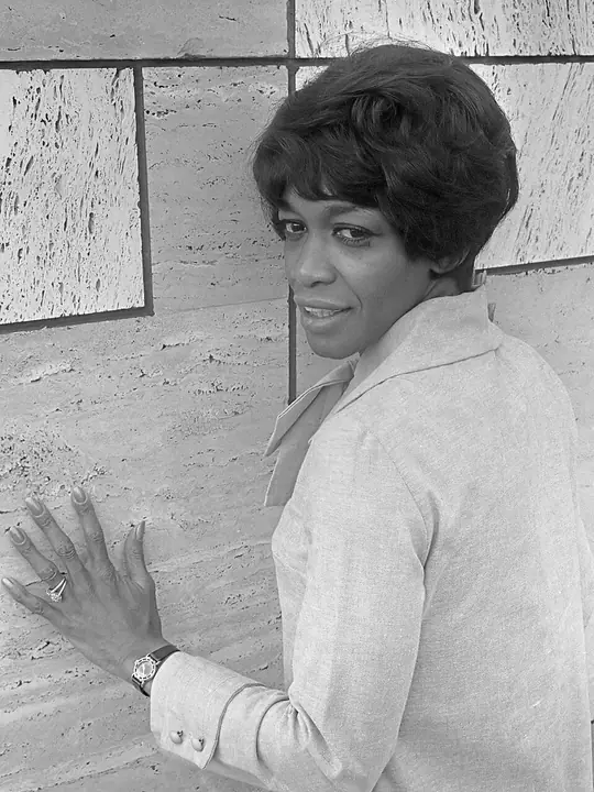 Salena Jones photo